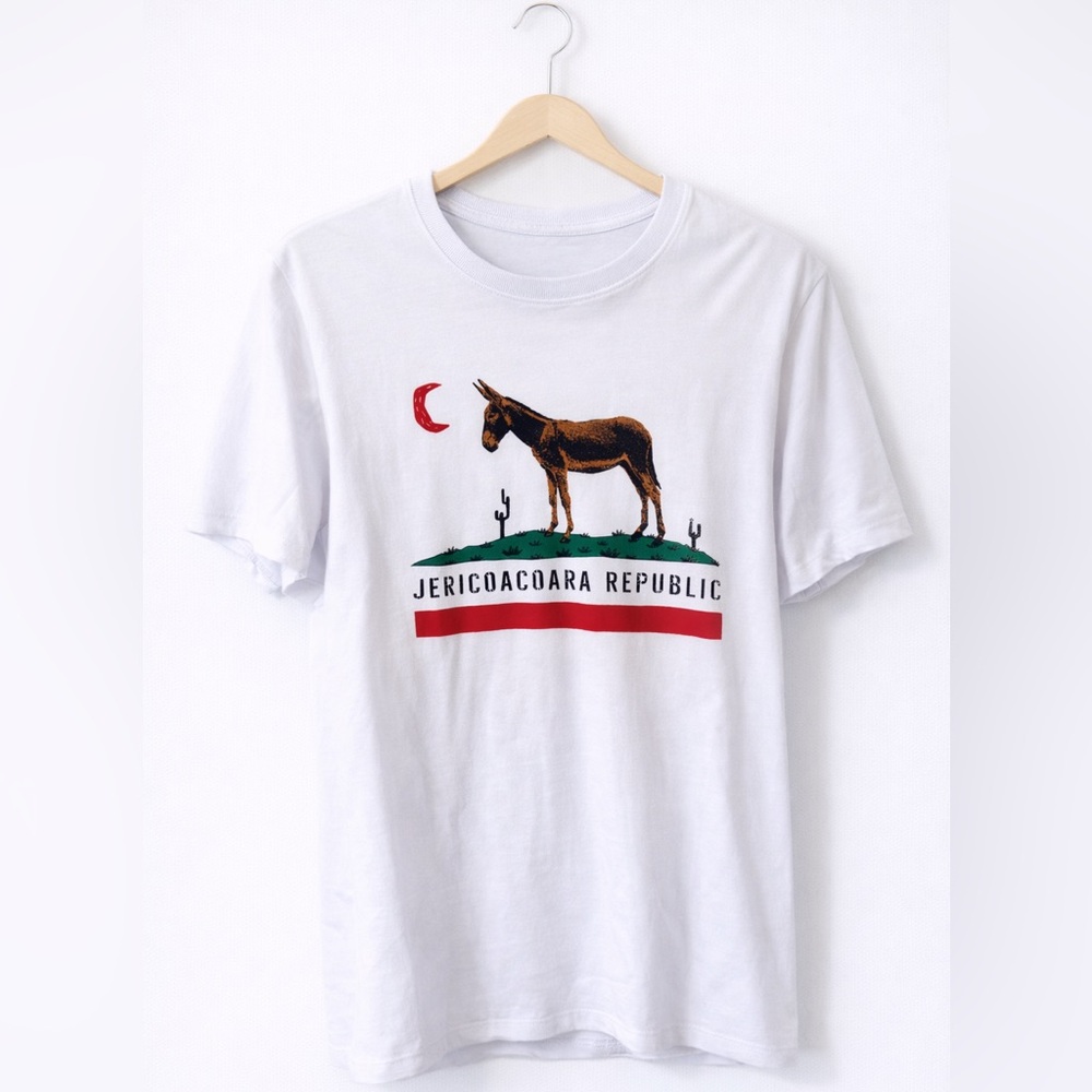 Jericoacoara Republic White - Donkey - Small - Graphic T-Shirt